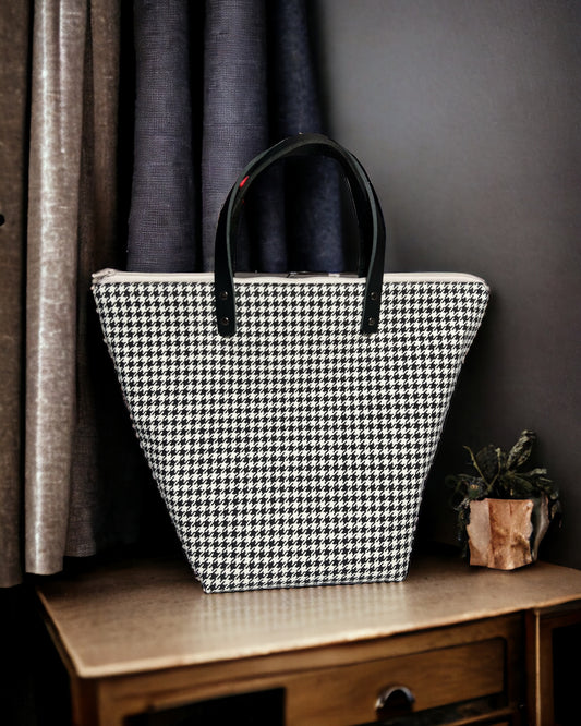 Gussie Short-Houndstooth-black and white